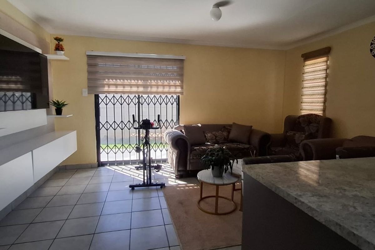 Corner Stand House For Sale in Sky City, Alberton - Photo 5