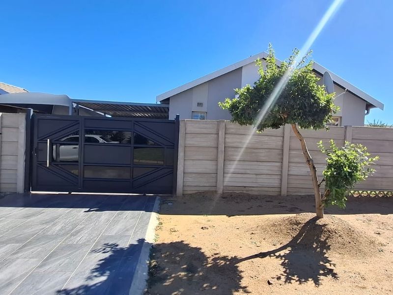 Corner Stand House For Sale in Sky City, Alberton - Photo 3