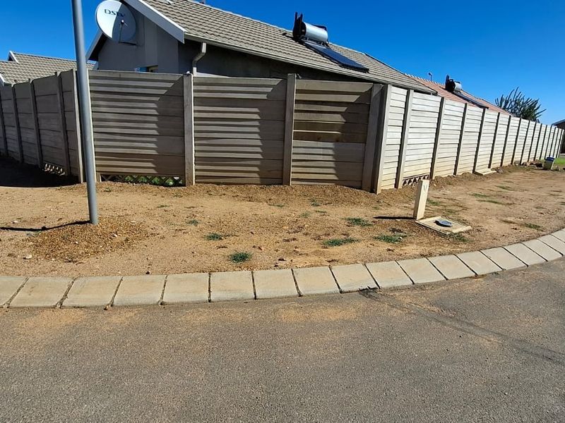 Corner Stand House For Sale in Sky City, Alberton - Photo 2