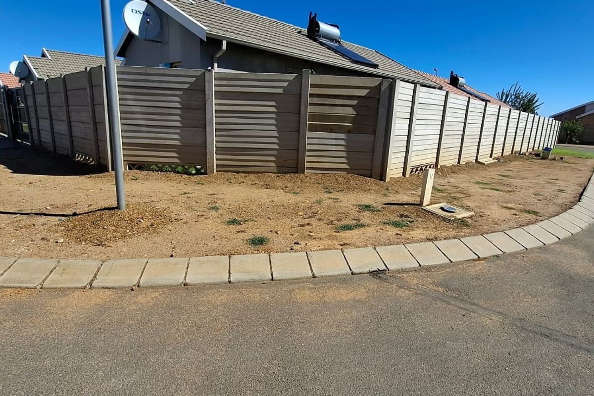 Corner Stand House For Sale in Sky City, Alberton - Photo 2