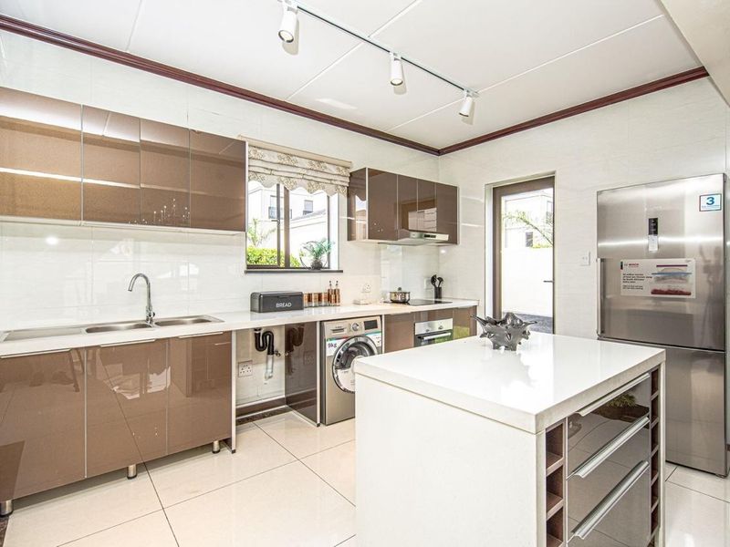 Cluster To Rent in Fourways, Sandton - Photo 3