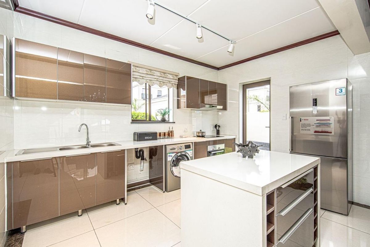 Cluster To Rent in Fourways, Sandton - Photo 3