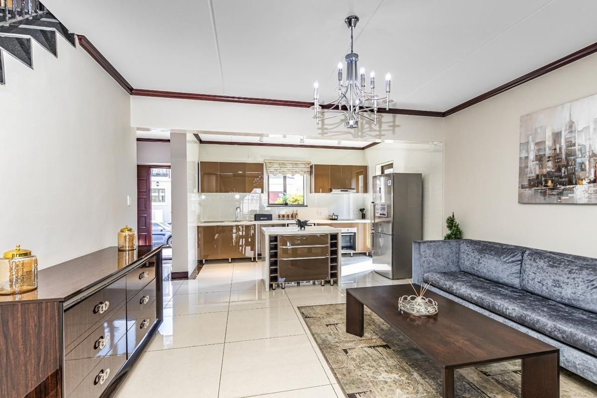 Cluster To Rent in Fourways, Sandton - Photo 2