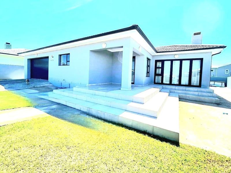Shared Mandate: Elegant, Move-In Ready Family Home in Popular Fountains Estate, Jeffreys Bay - Photo 1