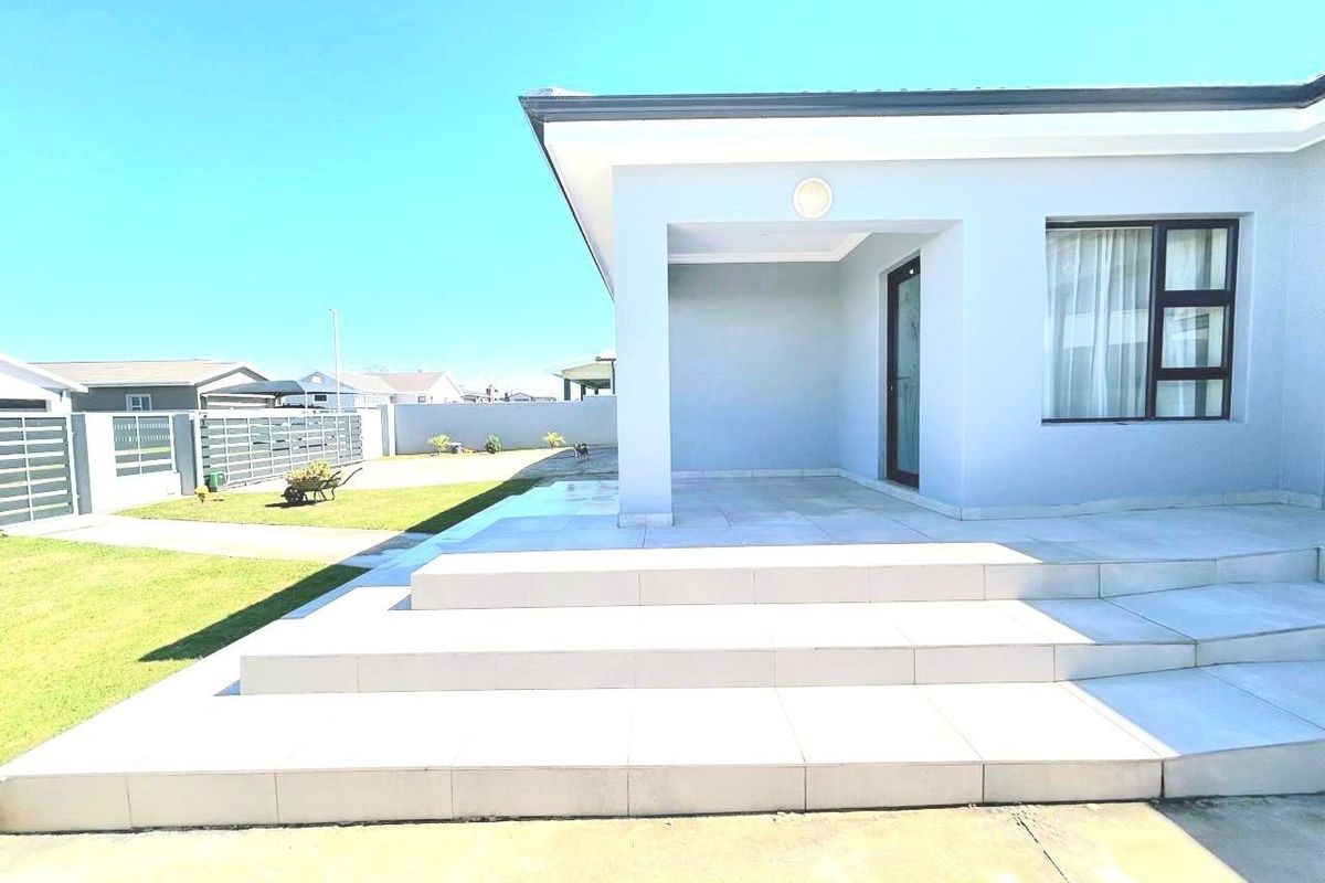 Shared Mandate: Elegant, Move-In Ready Family Home in Popular Fountains Estate, Jeffreys Bay - Photo 2