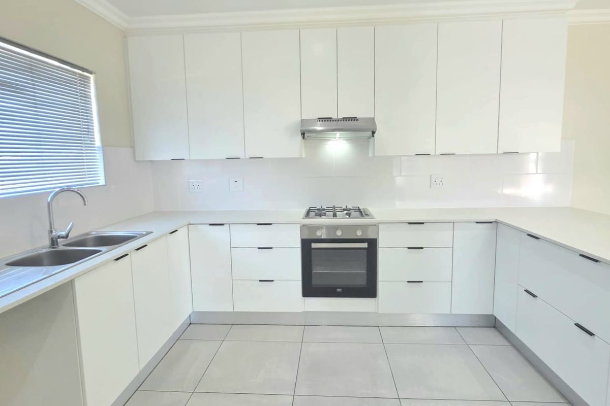 Shared Mandate: Elegant, Move-In Ready Family Home in Popular Fountains Estate, Jeffreys Bay - Photo 5