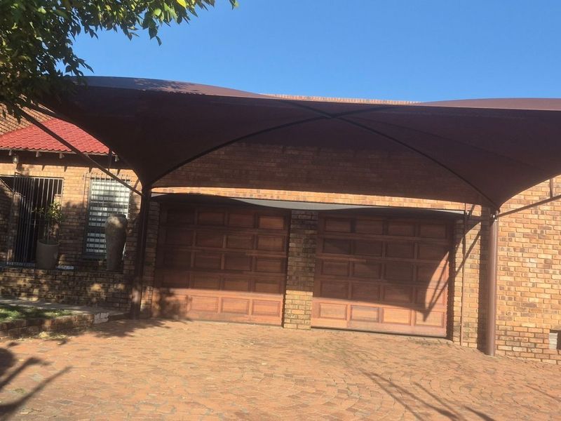 House For Sale in Rooihuiskraal, Centurion - Photo 2