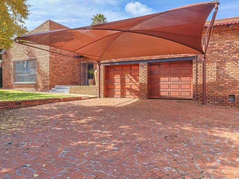 House For Sale in Rooihuiskraal, Centurion - Photo 1