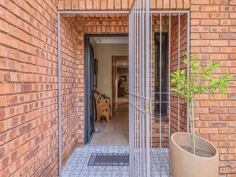 House For Sale in Rooihuiskraal, Centurion - Photo 3