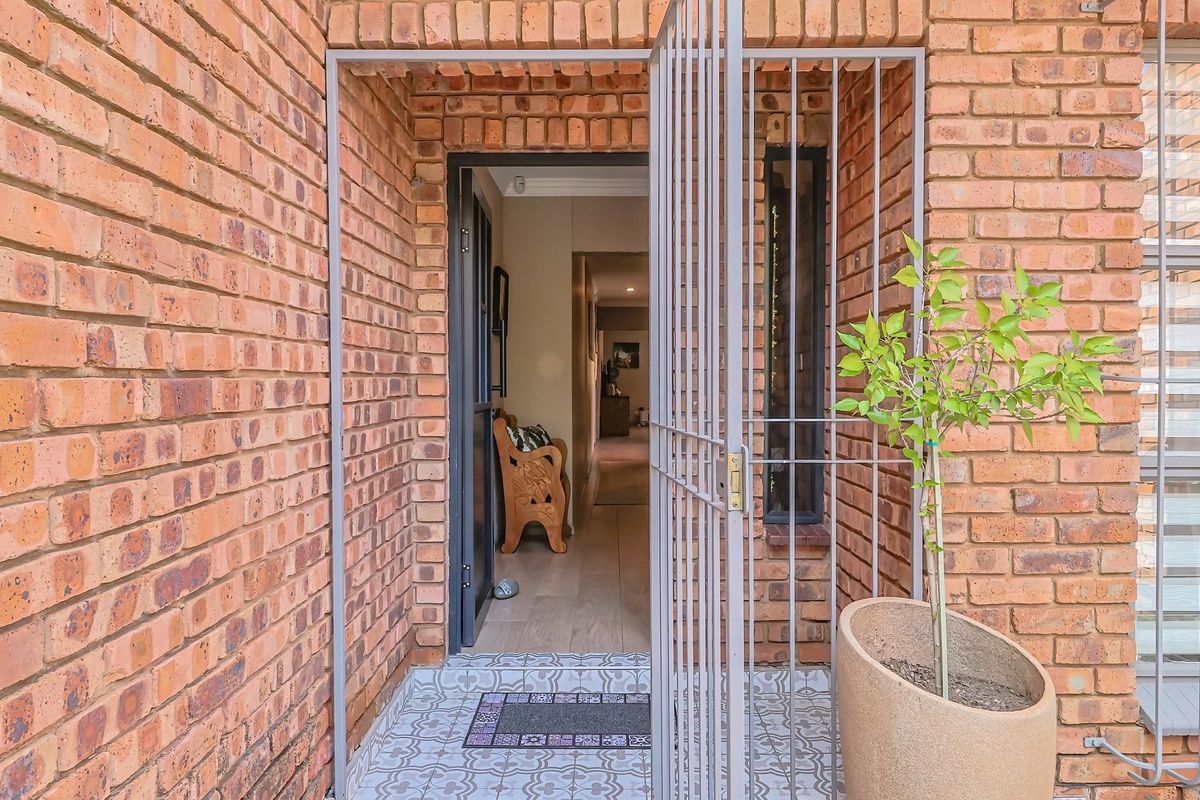 House For Sale in Rooihuiskraal, Centurion - Photo 3