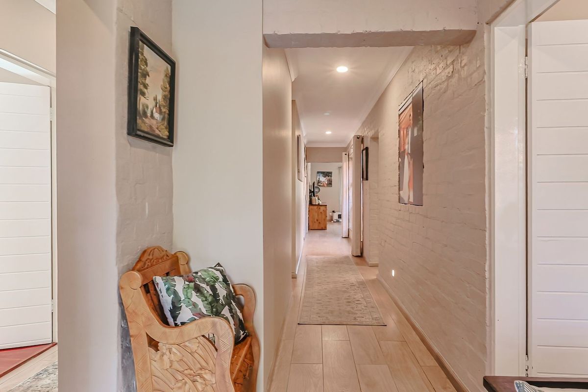 House For Sale in Rooihuiskraal, Centurion - Photo 4