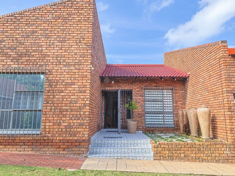 House For Sale in Rooihuiskraal, Centurion - Photo 2