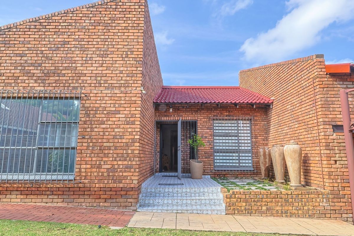House For Sale in Rooihuiskraal, Centurion - Photo 2