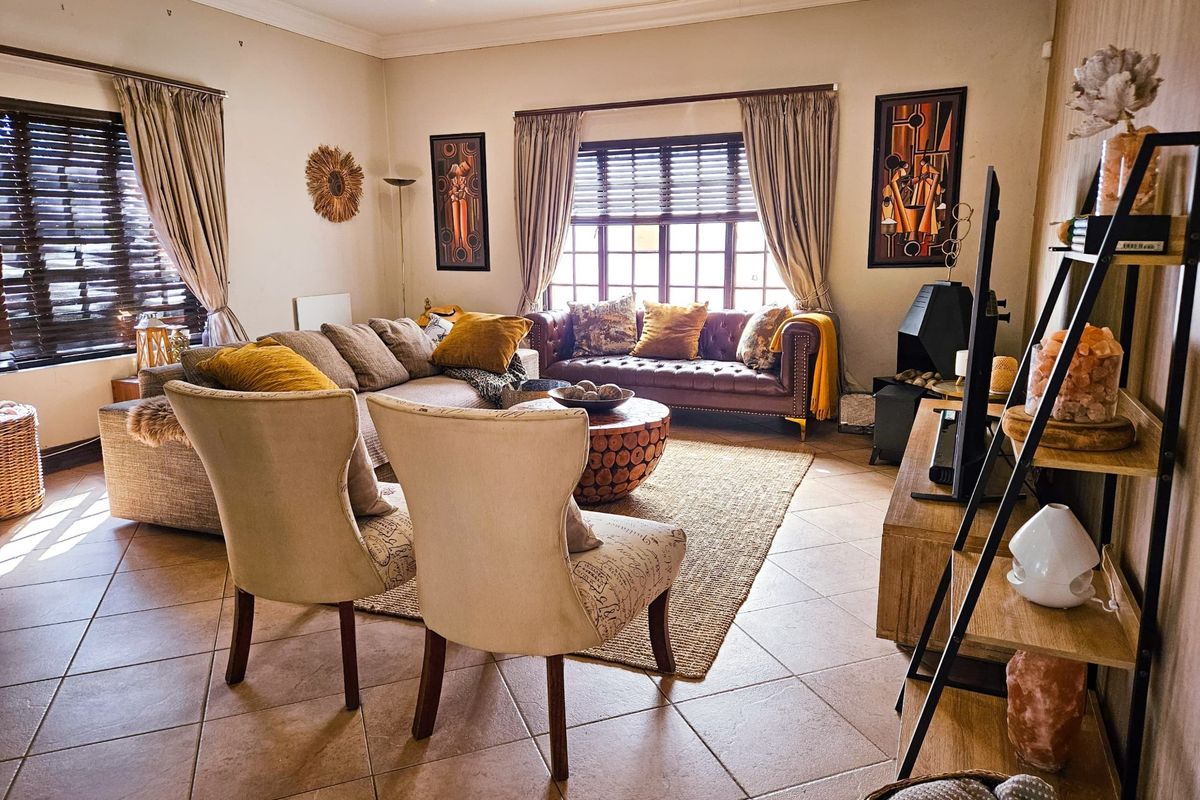 Furnished 3 Bedroom House To Rent in Faerie Glen, Pretoria - Photo 3