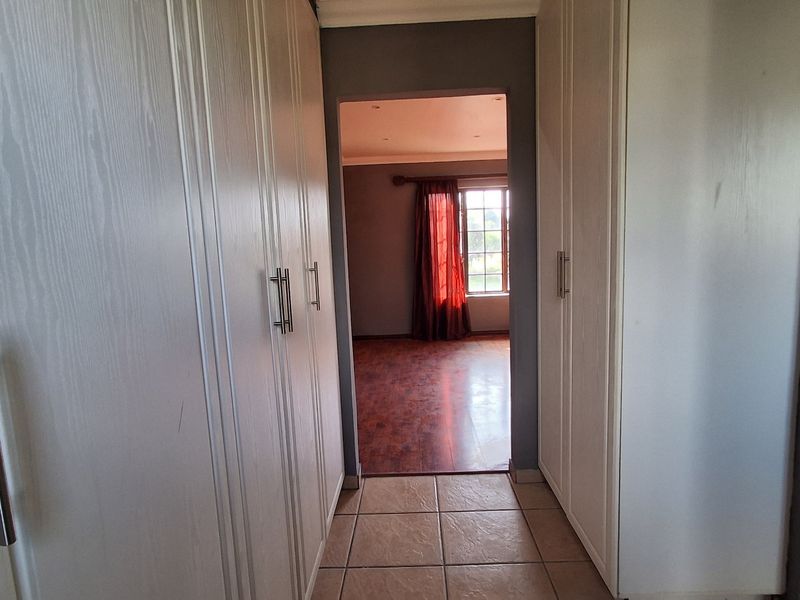 Private Duplex Townhouse Offering Space, Comfort, And Lifestyle - Photo 9