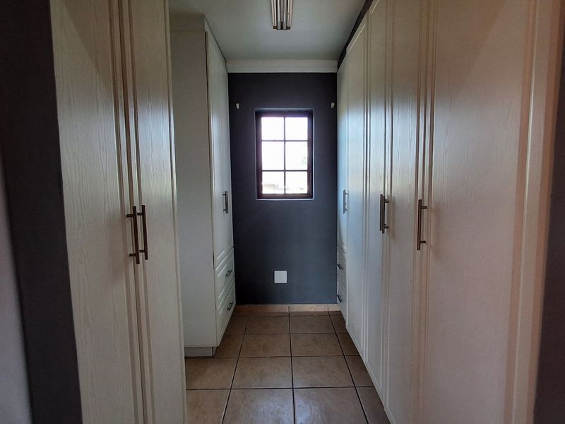 Private Duplex Townhouse Offering Space, Comfort, And Lifestyle - Photo 8