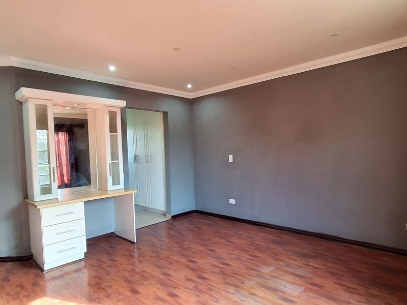 Private Duplex Townhouse Offering Space, Comfort, And Lifestyle - Photo 7