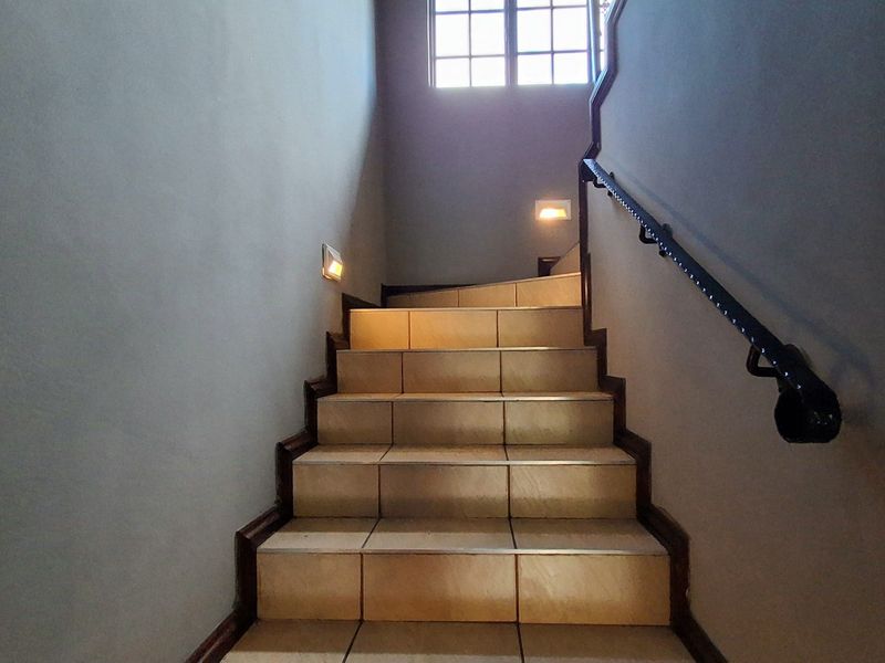 Private Duplex Townhouse Offering Space, Comfort, And Lifestyle - Photo 4