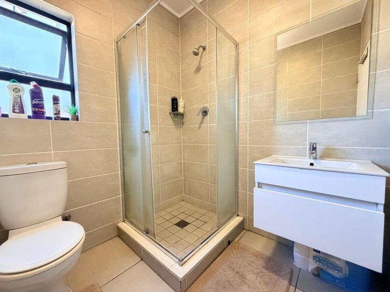 1 Bedroom Apartment/ Flat to rent in Linbro Park - Photo 9