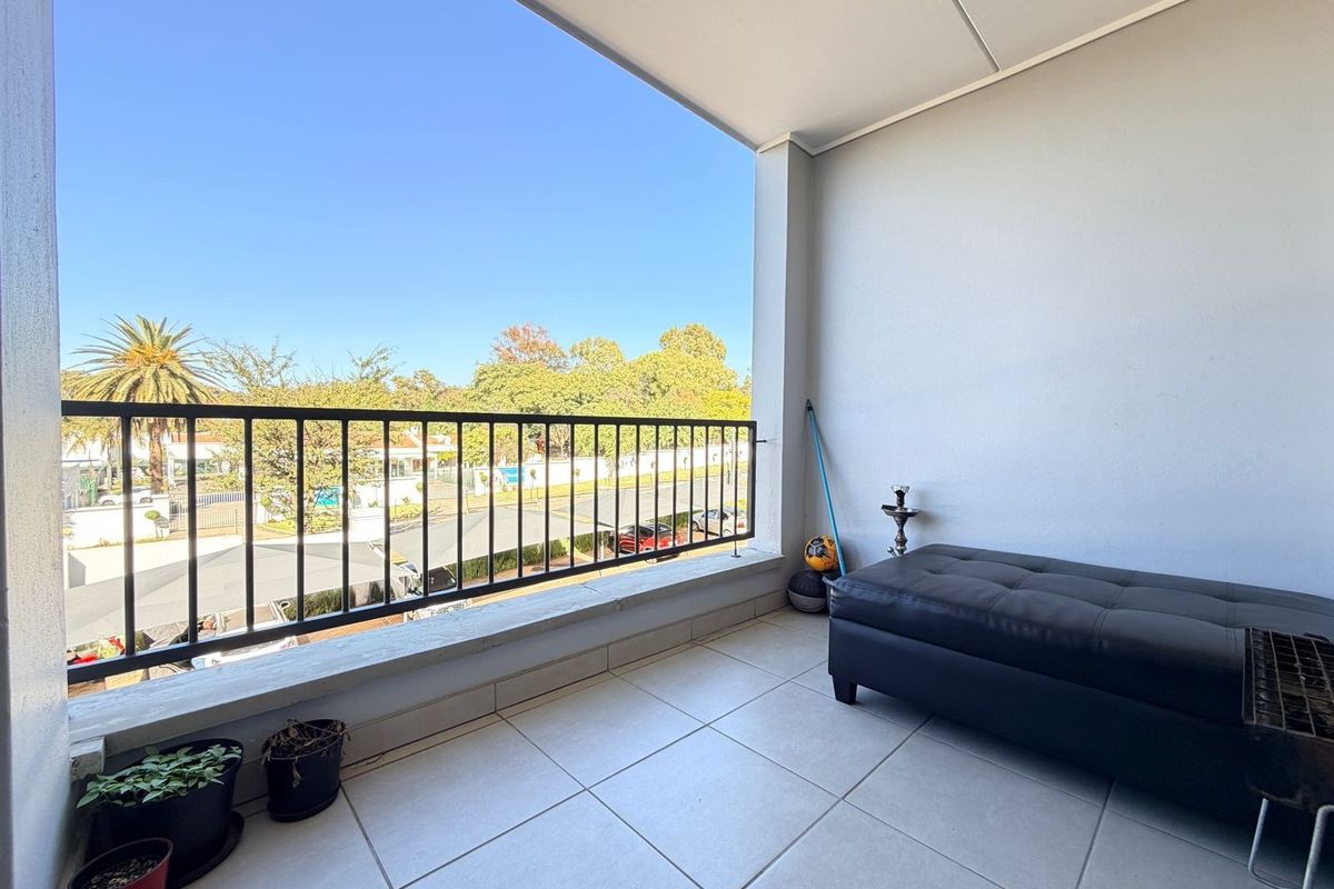 1 Bedroom Apartment/ Flat to rent in Linbro Park - Photo 3