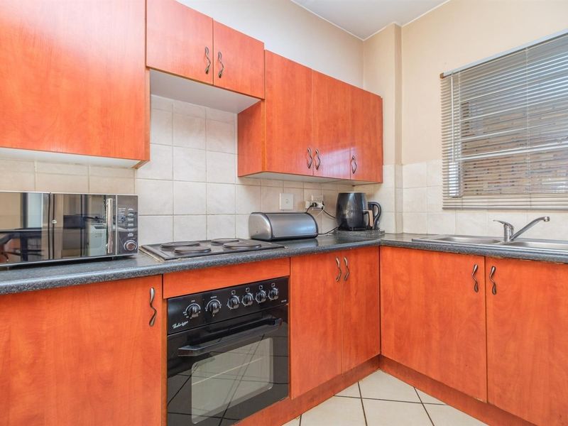 Modern Ground-Floor Convenience in the Heart of Honeydew - Photo 7