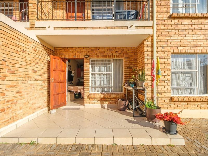 Modern Ground-Floor Convenience in the Heart of Honeydew - Photo 2