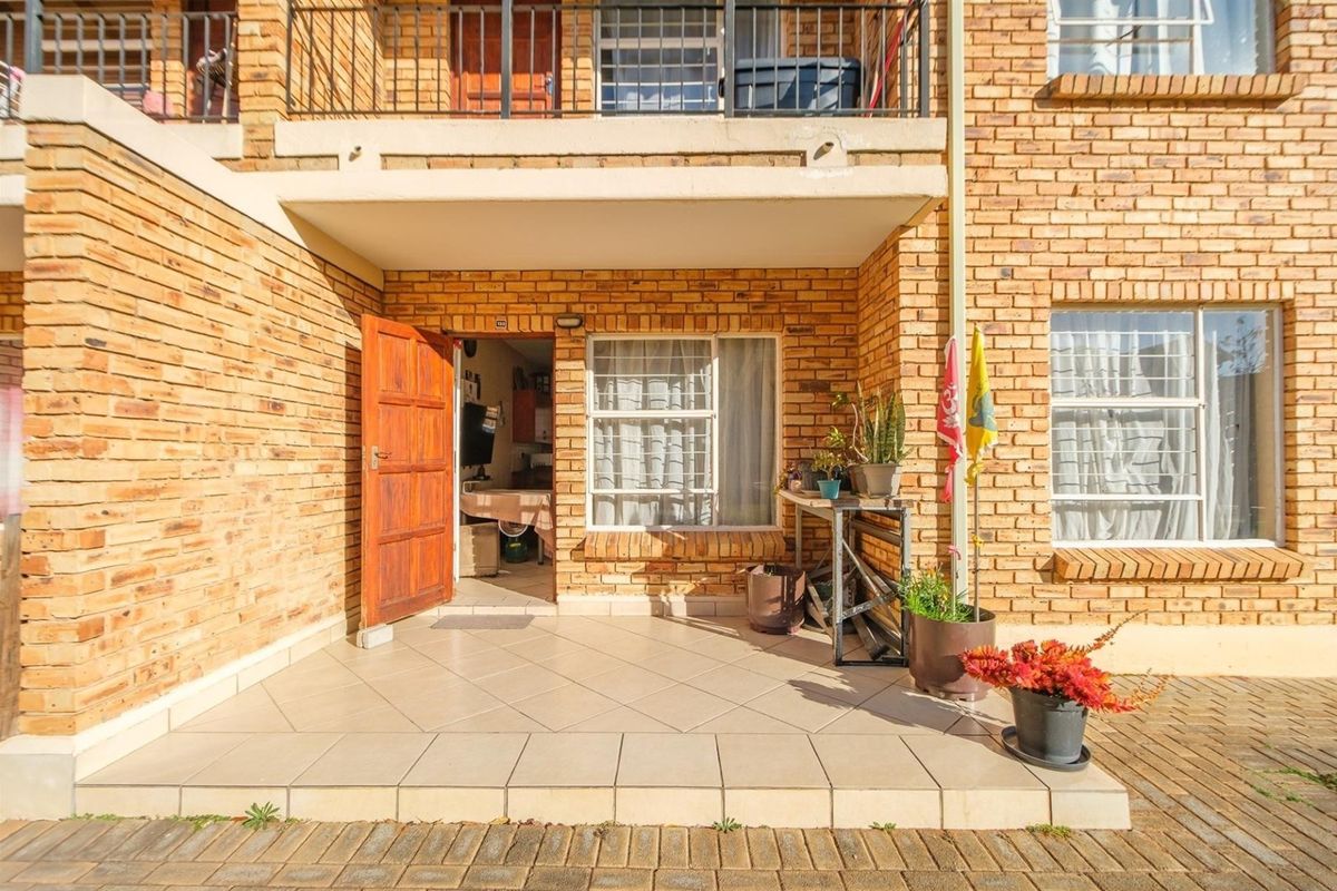 Modern Ground-Floor Convenience in the Heart of Honeydew - Photo 2