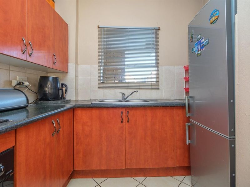 Modern Ground-Floor Convenience in the Heart of Honeydew - Photo 6
