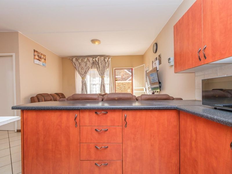 Modern Ground-Floor Convenience in the Heart of Honeydew - Photo 5