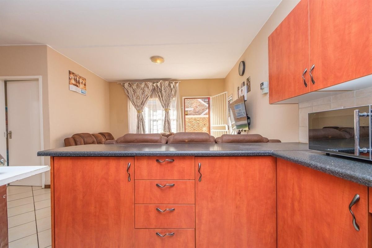 Modern Ground-Floor Convenience in the Heart of Honeydew - Photo 5