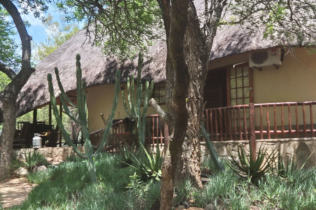 House, built on a 1 hectare plot, For Sale in Canyon Game Reserve, Hoedspruit - Photo 2