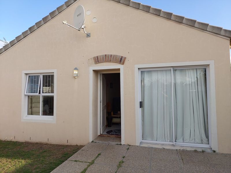 Cosy 2 bedroom home in Sunningdale, Blouberg - Photo 1