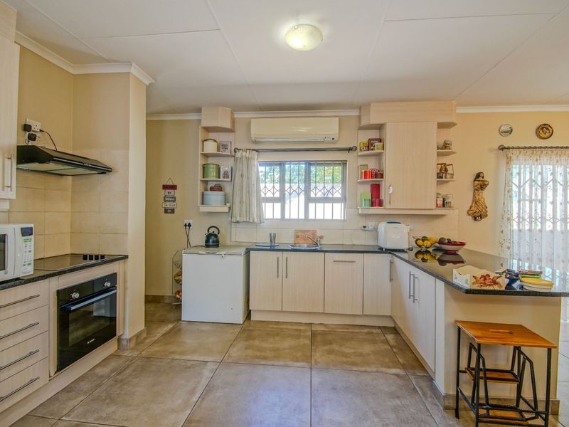 SPACIOUS AND ATTRACTIVE 3-BEDROOM FAMILY HOME! - Photo 6