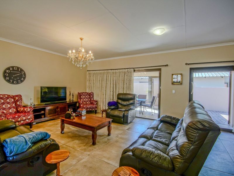 SPACIOUS AND ATTRACTIVE 3-BEDROOM FAMILY HOME! - Photo 9
