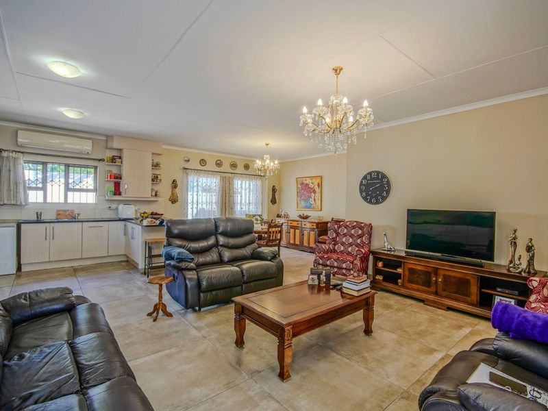 SPACIOUS AND ATTRACTIVE 3-BEDROOM FAMILY HOME! - Photo 8