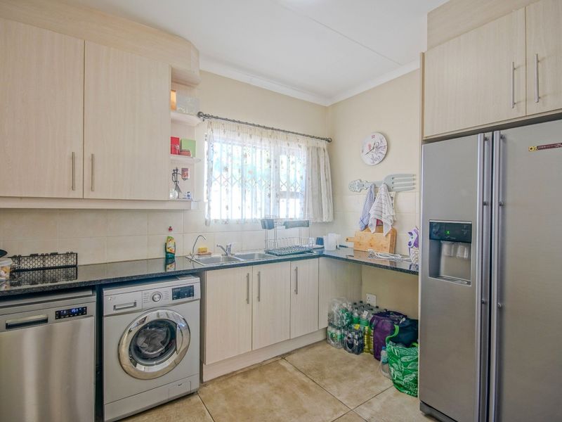 SPACIOUS AND ATTRACTIVE 3-BEDROOM FAMILY HOME! - Photo 7