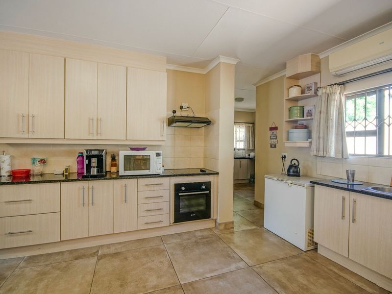 SPACIOUS AND ATTRACTIVE 3-BEDROOM FAMILY HOME! - Photo 5