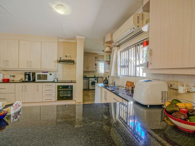 SPACIOUS AND ATTRACTIVE 3-BEDROOM FAMILY HOME! - Photo 4