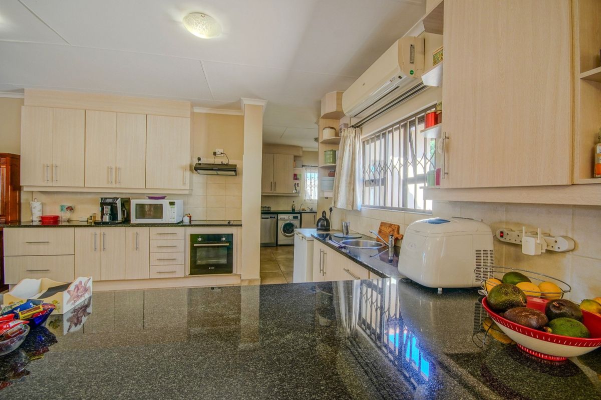 SPACIOUS AND ATTRACTIVE 3-BEDROOM FAMILY HOME! - Photo 4