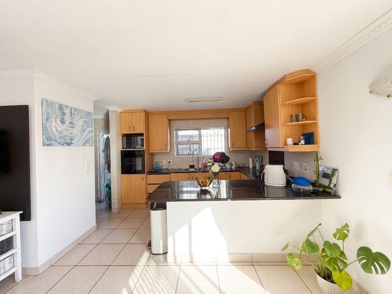Modern 4 Bedroom Family Home in a Secure Complex in Panorama - Photo 8