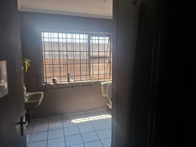 Industrial Property For Sale - Chloorkop - Photo 10