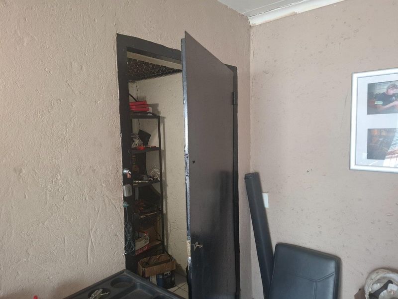 Industrial Property For Sale - Chloorkop - Photo 6