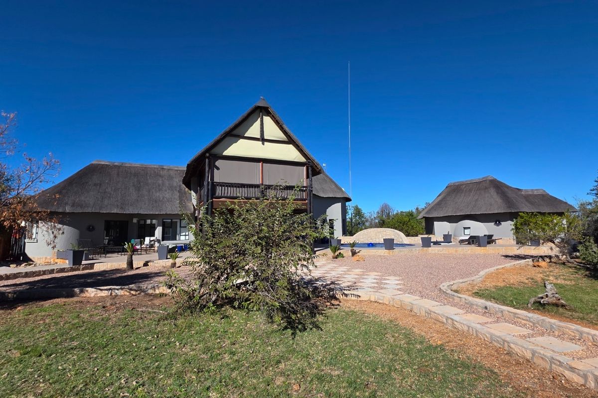 Mabalingwe - Cyferfontein - Four bedroom lodge - Furniture and Game viewer included - Photo 2