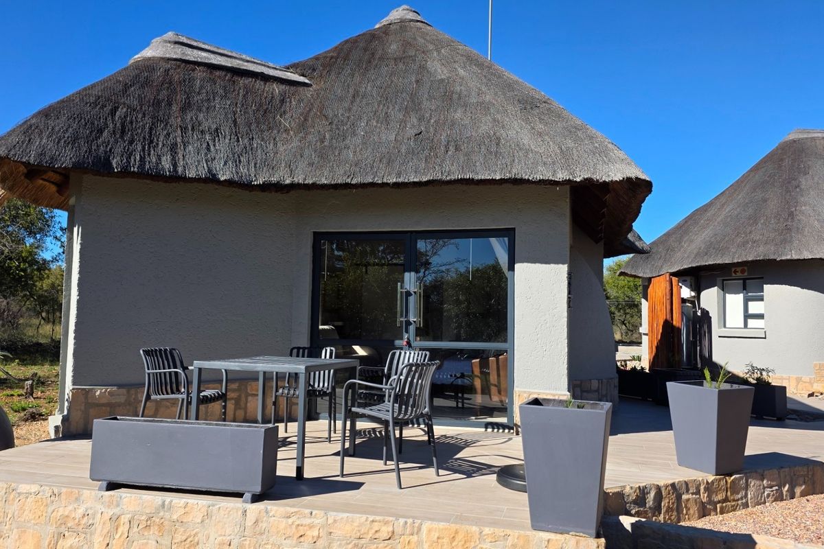 Mabalingwe - Cyferfontein - Four bedroom lodge - Furniture and Game viewer included - Photo 3