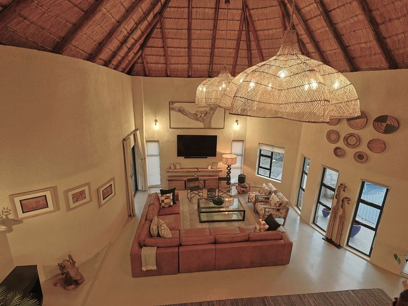 Mabalingwe - Cyferfontein - Four bedroom lodge - Furniture and Game viewer included - Photo 8