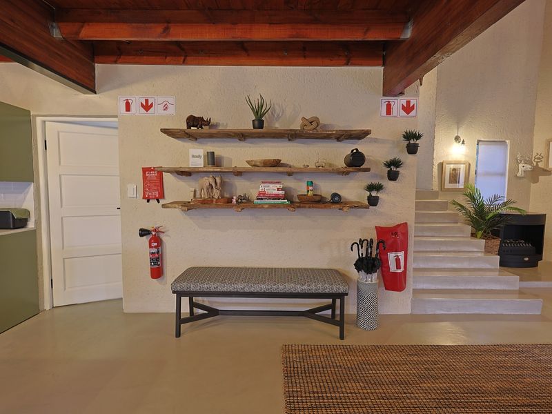Mabalingwe - Cyferfontein - Four bedroom lodge - Furniture and Game viewer included - Photo 6