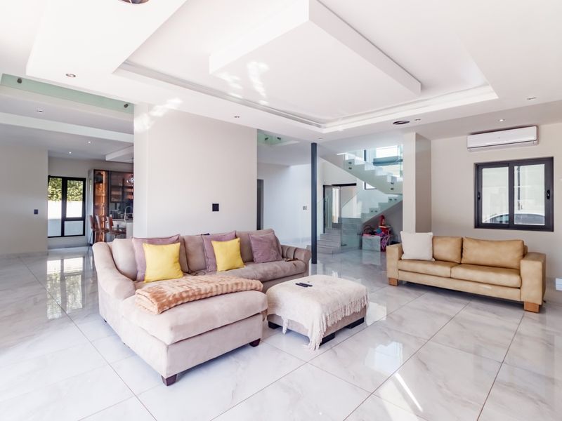 Elevated Architectural Living in an Exclusive Atholl Enclave - Photo 10