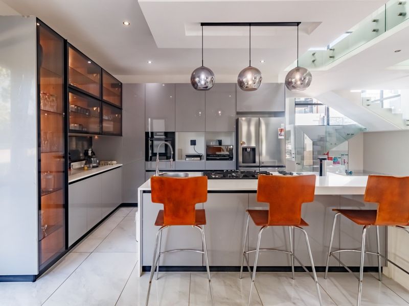 Elevated Architectural Living in an Exclusive Atholl Enclave - Photo 5
