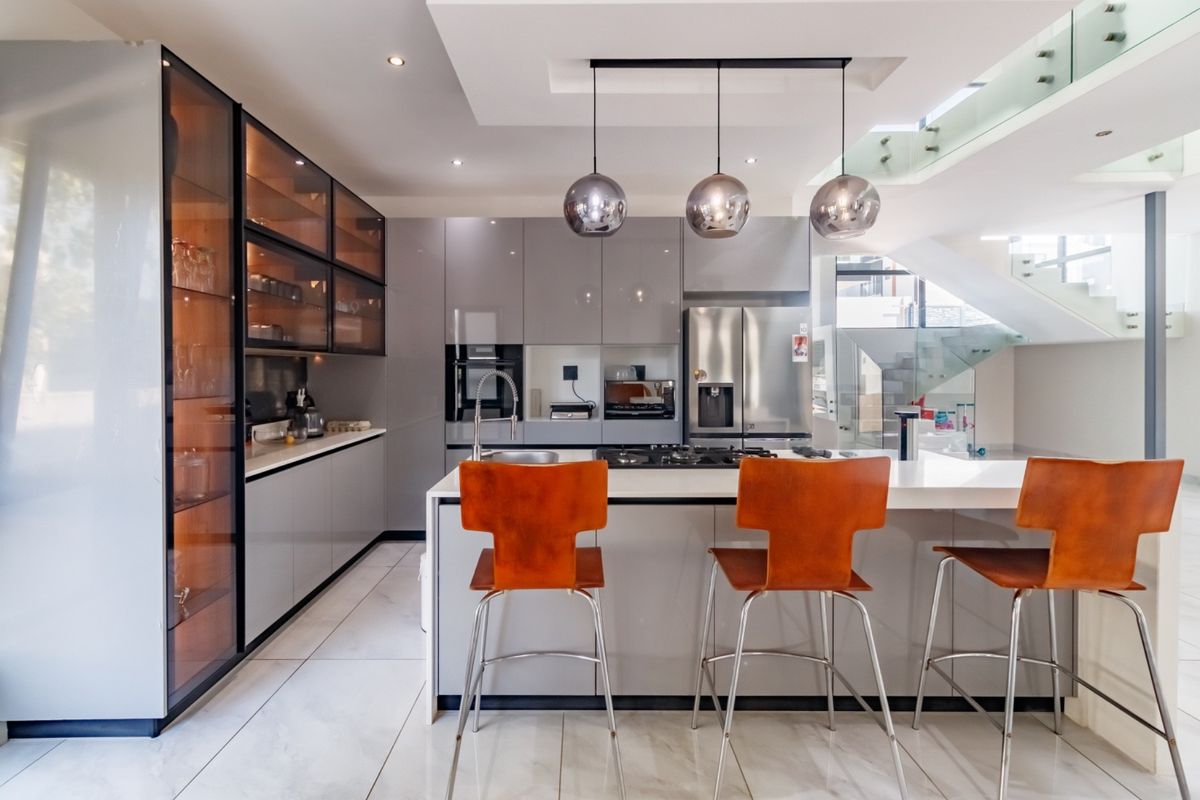 Elevated Architectural Living in an Exclusive Atholl Enclave - Photo 5