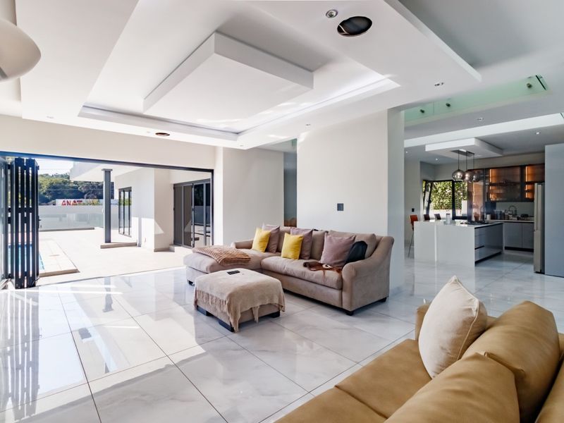Elevated Architectural Living in an Exclusive Atholl Enclave - Photo 9